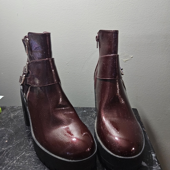 NWT!!! Dark red metallic ankle boots from Forever21 - Picture 3 of 7